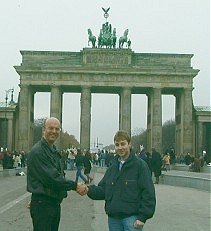 Handshake vor dem Brandenburger Tor